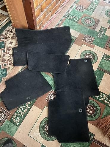 Плоские Ворсовые Полики Для салона Hyundai, цвет - Черный, Б/у at lalafo.kg Плоские Ворсовые Полики Для салона Hyundai, цвет - Черный, Б/у