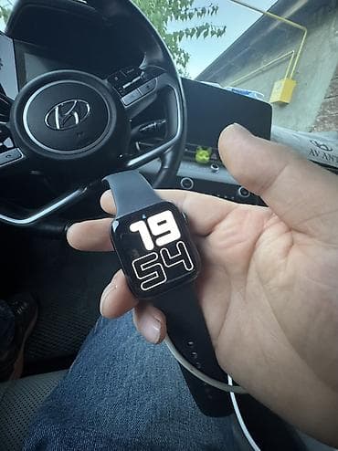 Apple Watch SE 1 44 мм — чёрный алюминий + чёрный силиконовый ремешок