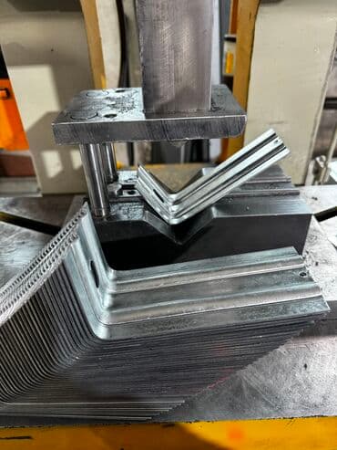 искуственная трава: Кронштейн 70/70/150мм 50сом Кронштейны Крепежи Кронштейн фасадные — 10