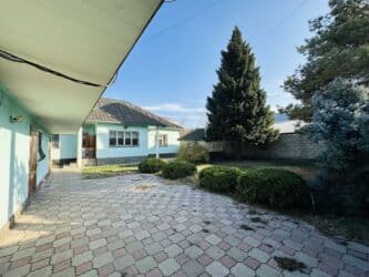 Үйдү ижарага алам: 150 кв. м, 5 бөлмө, Унаа токтотуучу жай, Забор, тосулган — 1