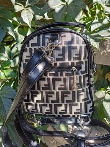 Спецодежда: Продаю рюкзачок. Новый. Покупала за 1 500 сом. Высота: 24 см. Ширина — 3