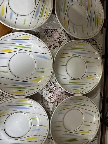 dinner table: Чайный сервиз на 8 персон, ручная роспись.
Новый! — 3
