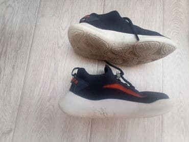 обувь для малышей: Продаются б.у лёгкие кроссовки в сеточку,размер 30,100 сом.,кроссовки — 3