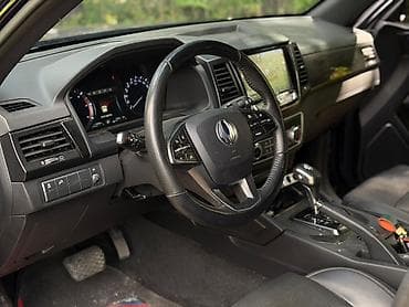 панел на нива: Ssangyong Rexton: 2020 г., Автомат, Внедорожник — 3
