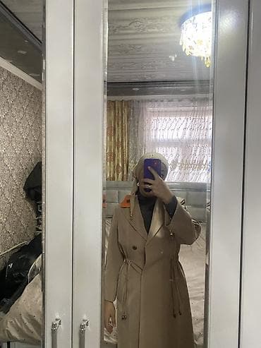 стильный женский плащ: Бежевое женское пальто-тренч - Классический двубортный крой с — 1