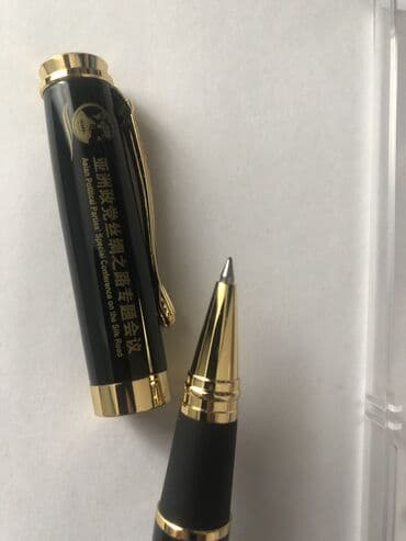 вода ак бата: Описание: - Корпус: глянцевый черный, металлическая отделка. - Декор — 2