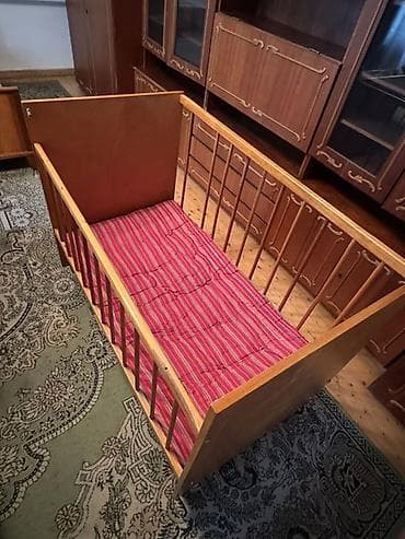 детская кроватка деревянная: Детская кроватка с рейками по бокам. Натуральное дерево. Б/у. На — 2