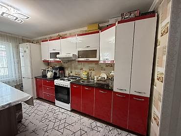 Кухонный гарнитур, цвет - Красный at lalafo.kg Кухонный гарнитур, цвет - Красный