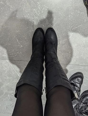 ботфорты stuart weitzman: Высокие женские сапоги-ботфорты черного цвета. - Материал верха — 1