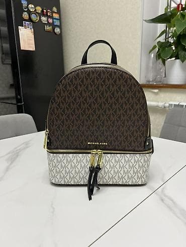 с кожомкул: Рюкзак Michael Kors, модель в фирменном монограмном канвасе MK — 1