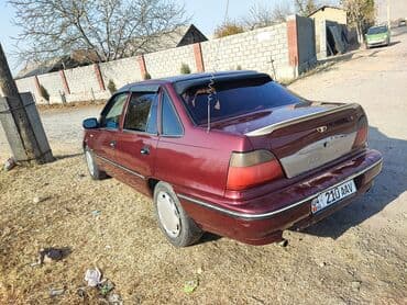 Daewoo Nexia: 2000 г., 1.6 л, Механика, Бензин, Седан at lalafo.kg Daewoo Nexia: 2000 г., 1.6 л, Механика, Бензин, Седан