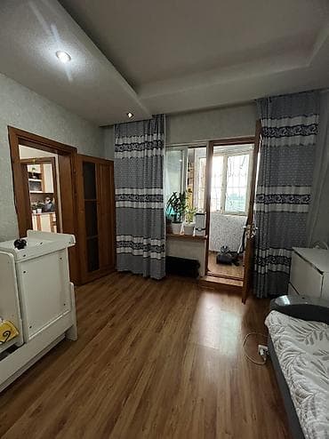 продаю квартиру 7мкр: 3 комнаты, 60 м², 12 этаж — 8