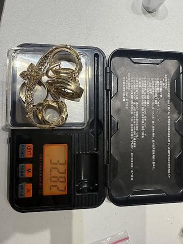 комплект из золота: Набор золотых украшений (разнородные позиции), общий вес на весах — 2