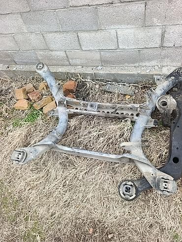 Крылья и комплектующие: Передний подрамник Mercedes-Benz — 3