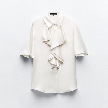 Спецодежда: Блузка ZARA Woman, белая, с короткими рукавами-клеш и крупными — 1