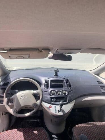 авто делика: Mitsubishi Grandis: 2004 г., 2.4 л, Автомат, Бензиновая, Минивэн — 4