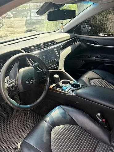 Кызматтар: Toyota Camry седан, 2018 год Стильный седан Двигатель 2.5 (гибрид) — 6