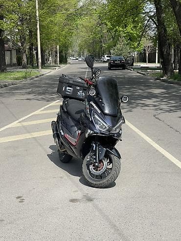 200: Скутер/макси-скутер 150– см³ класса - Аэродинамическое высокое — 3