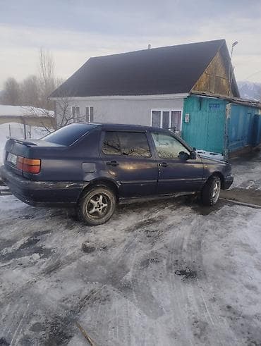 subaru 4: Volkswagen Vento: 1994 г., 2 л, Механика, Седан — 3