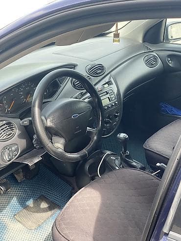 юс: Ford Focus: 2000 г., 1.8 л, Кол менен иштөөчү, Бензин, Хетчбек — 4