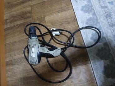 Наборы инструментов: Сетевой дрель‑шуруповерт с патроном под биты и сверла Описание: - — 1