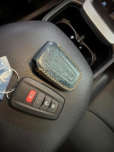оригинальные: Toyota RAV4: 2022 г., 2.5 л, Автомат, Гибрид, Внедорожник — 7