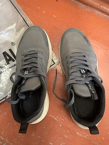 Кроссовки серые, мужские/унисекс, повседневные. - Верх: плотный at lalafo.kg Кроссовки серые, мужские/унисекс, повседневные. - Верх: плотный