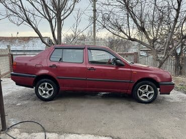 женский авто: Volkswagen Vento: 1992 г., 1.8 л, Механика, Бензин, Седан — 3