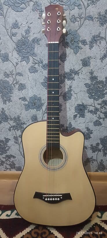 Акустическая гитара 6‑струнная с вырезом (cutaway). -в комплекте чехол — 1