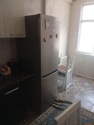 mini refrigerator: Двухкамерный холодильник, серебристый (стальной) цвет, нижняя — 2