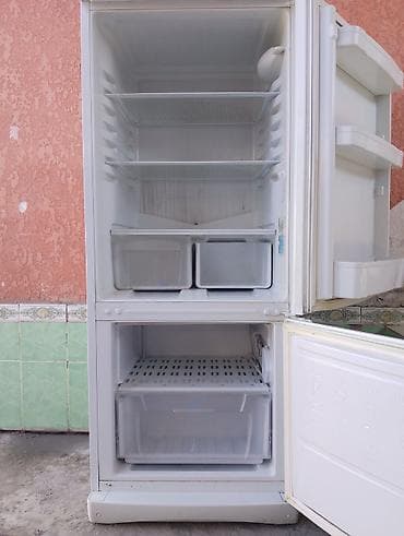 macbook 11: Холодильник Indesit, Двухкамерный — 1