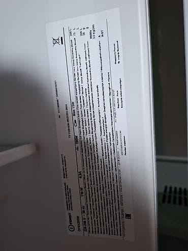 но фрост: Холодильник Indesit, Б/у, Двухкамерный, De frost (капельный) — 3