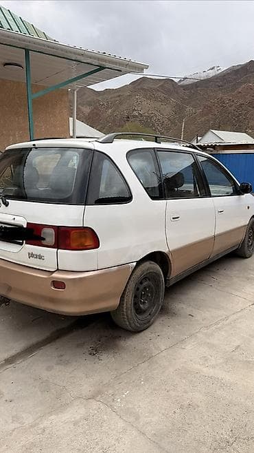 kia carneval: Toyota Picnic: 2000 г., Минивэн — 5