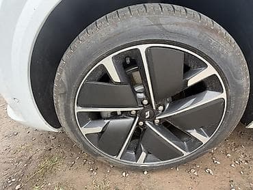 подушка на авто: Lixiang L6: 2025 г., Гибрид, Кроссовер — 2