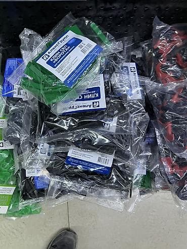 Крепежные элементы: Пластиковый клин для ворот от "АлексГрупп" предназначен для фиксации — 1