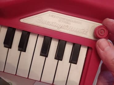 Г.Ош. Музыкальный инструмент для детей электроника. громкость