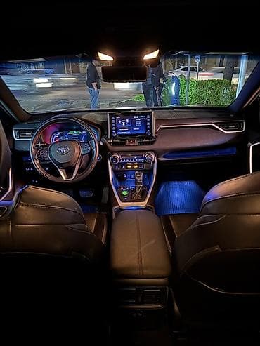 салон на 210: Toyota RAV4: 2019 г., 2.5 л, Автомат, Гибрид, Кроссовер — 9