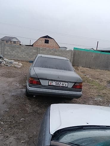 бар авто: Mercedes-Benz W124: 1988 г., 2.3 л, Кол менен иштөөчү, Бензин, Седан — 4