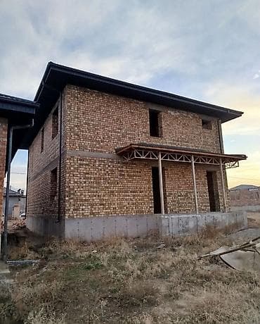 бишке: Срочно продается дом! 📍 Бишкек, ж/м Рухий Мурас 2 🏡 Двухэтажный — 5