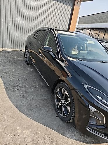 авто в москве: Стильный седан бизнес-класса, черный цвет кузова с выразительной — 2