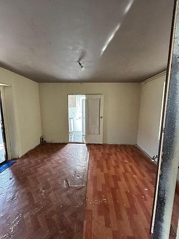 Үйлөрдү ижарага берүү: 47 м², 2 бөлмө, Брондолгон эшиктер, Унаа токтотуучу жай — 4