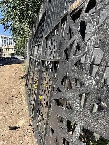 купить кран: Кованые распашные ворота с калиткой - Материал: сталь, сварная рама — 3
