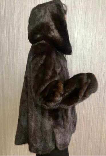 Норка шуба. Размер М (38). Цвет темно каричневый. Состояние хорошая