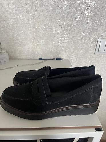 Жеке буюмдар: Женские лоферы из чёрной замши - Классическая модель с перемычкой — 4