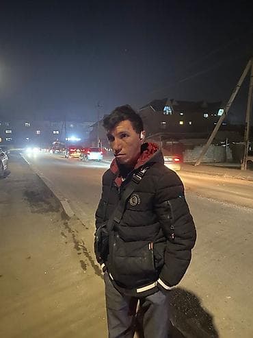 Кто знает этого человека если можно Дейте адрес или номер родных этот — 1