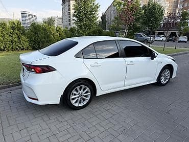 бампер рх300: Toyota Corolla: 2021 г., 1.8 л, Вариатор, Гибрид, Седан — 3