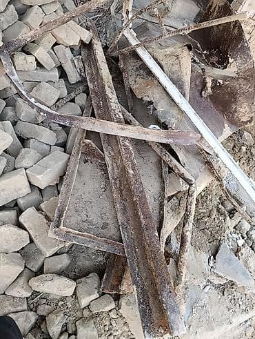 продажа металл: Металлолом: стальные швеллеры/уголки и прочие фрагменты Описание: - — 3