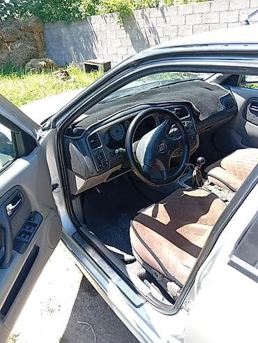 нисан примера p10: Nissan Primera: 2001 г., Седан — 5