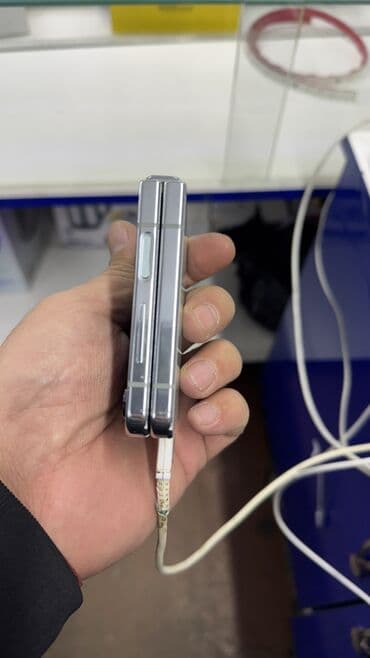 sony playstation 4 бишкек цена: Samsung Galaxy Z Flip 5, Колдонулган — 6
