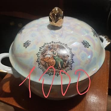 Посуда: Фарфоровая супница с крышкой и глубокими тарелками, перламутровая — 1